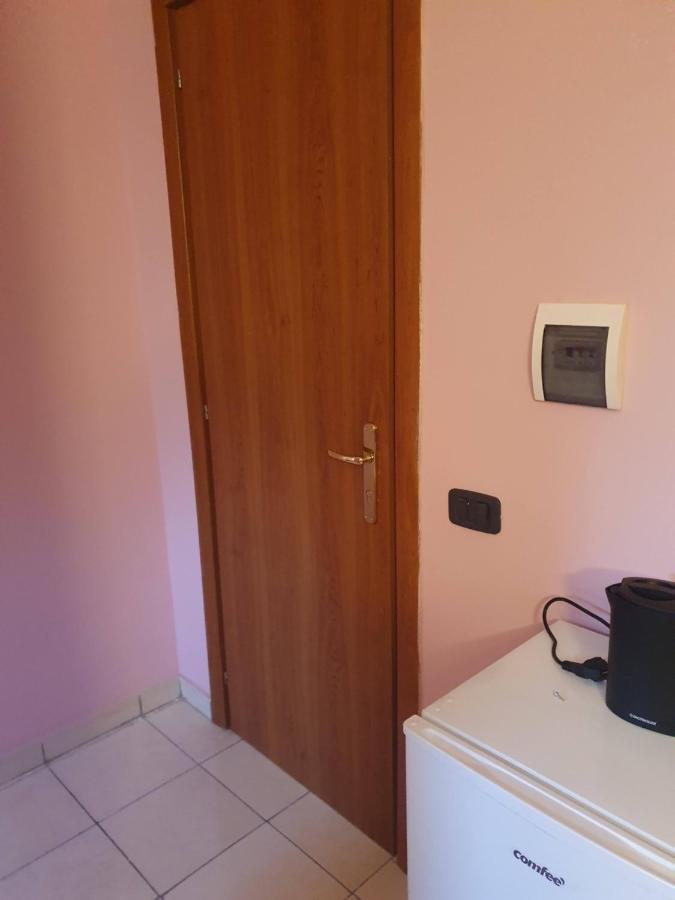Hotel Royal Palace Gate San Nicola La Strada Exterior foto